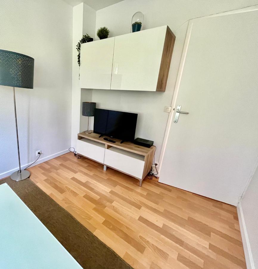 Les Pieds Dans L'eau Apartment *