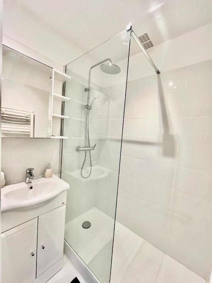 Les Pieds Dans L'eau Apartment *